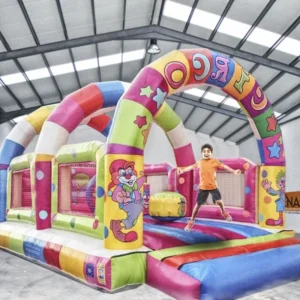 HINCHABLE-CIRCUS-INTERIOR